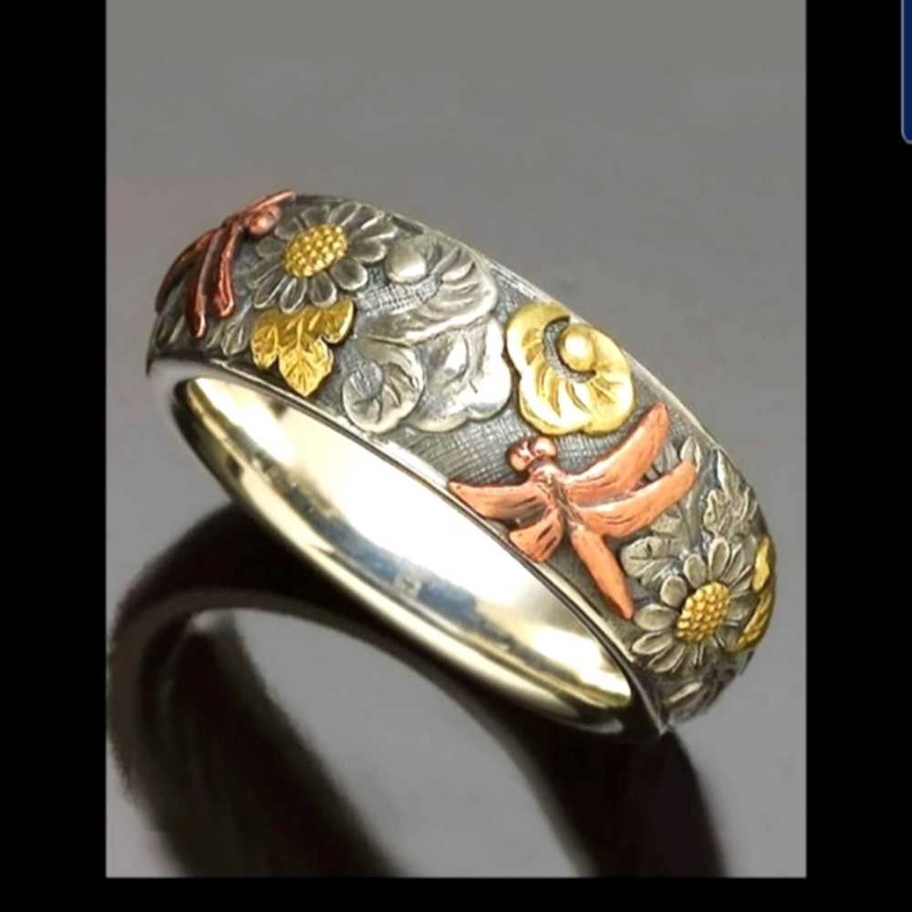 Silver Engraved Flower & Dragonfly Ring. SIZE 8